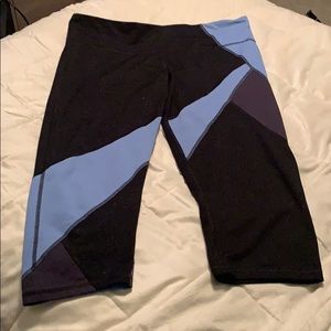 Cropped black and blue workout leggings
